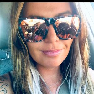 Meet your Posher, Larae